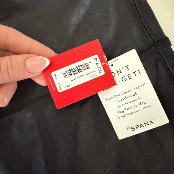 SPANXshape™ Faux Leather
Leggings XL petite - Picture 9 of 10